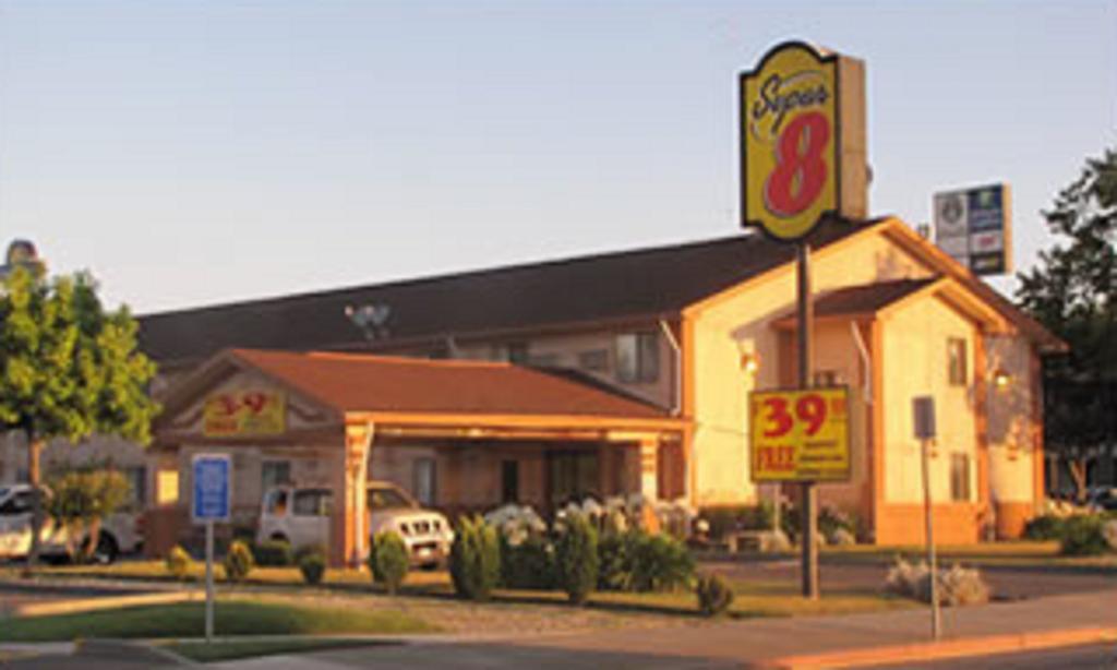 Super 8 By Wyndham Willows Exterior foto