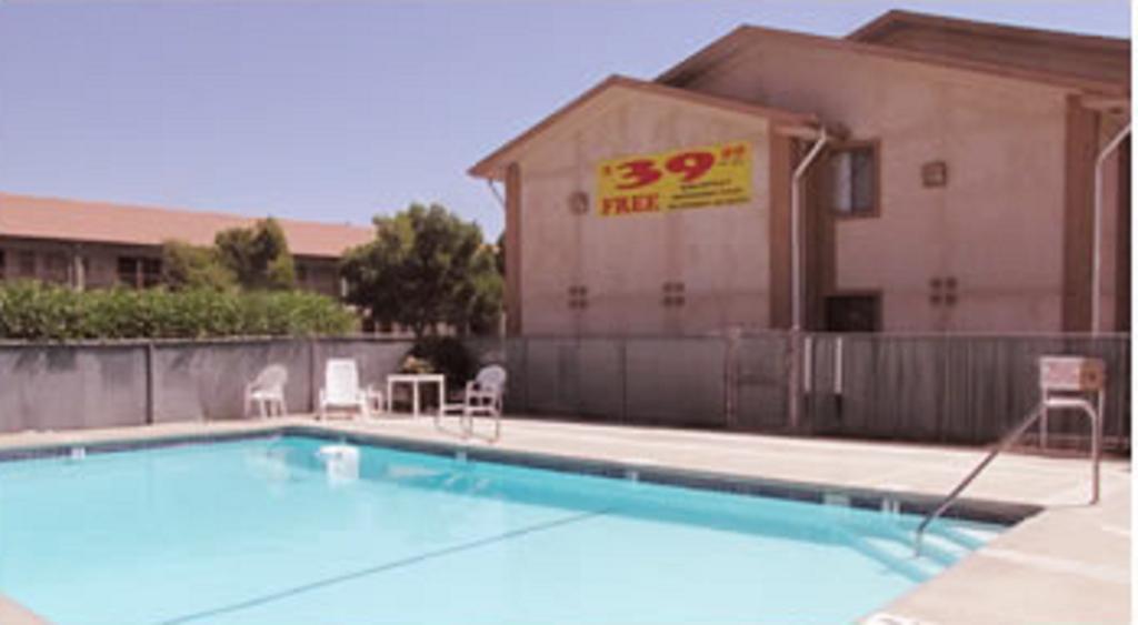Super 8 By Wyndham Willows Exterior foto