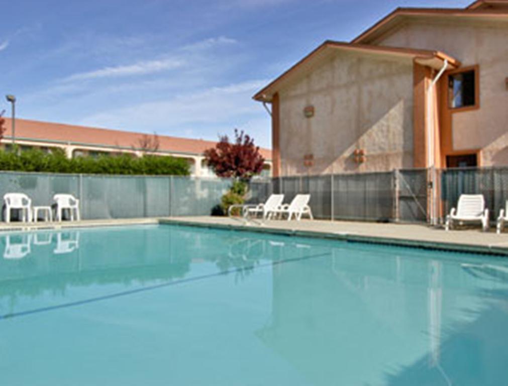Super 8 By Wyndham Willows Facilidades foto